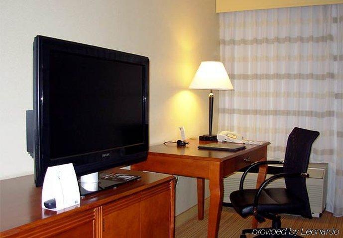 Courtyard By Marriott Springfield Hotel Phòng bức ảnh