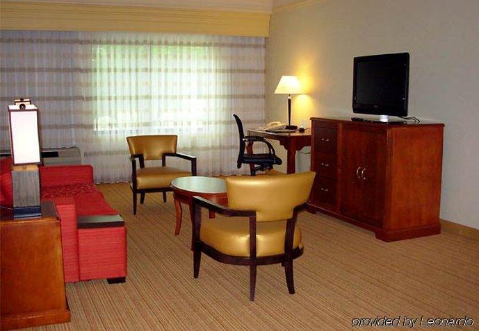 Courtyard By Marriott Springfield Hotel Phòng bức ảnh